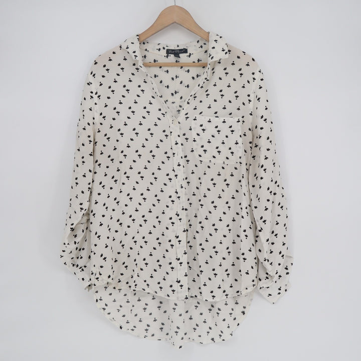 Velvet Heart Shirt Womens Large White Printed High Low Hem Long Sleeve Button Up