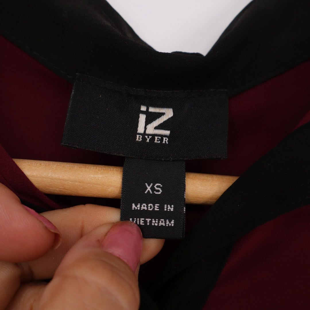 IZ Byer Blouse Womens XS Burgundy Lace Shoulder Contrast Button-down Excellent