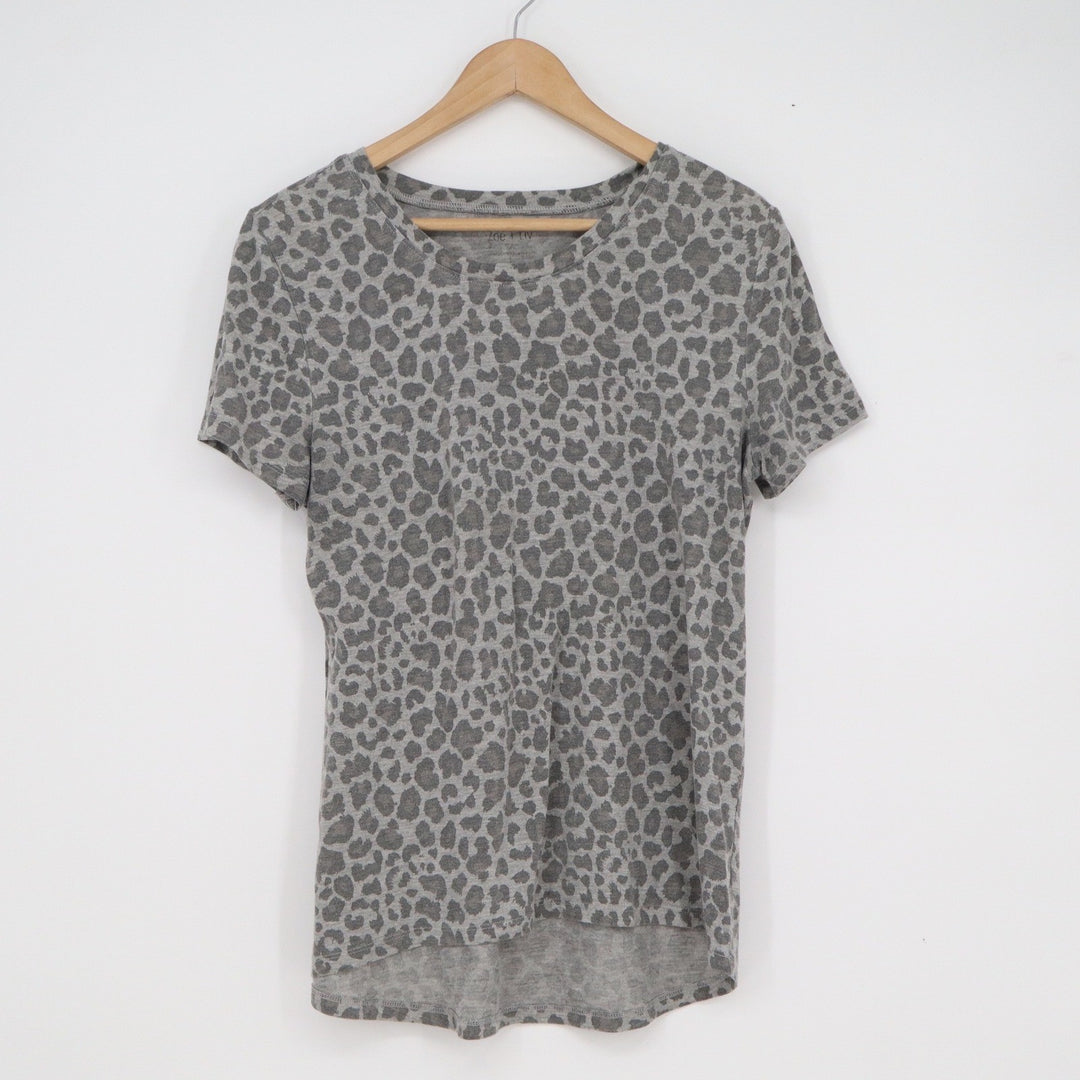 Zoe + Liv Womens Grey Leopard Animal Print Short Sleeve Crew Neck Tee Shirt L
