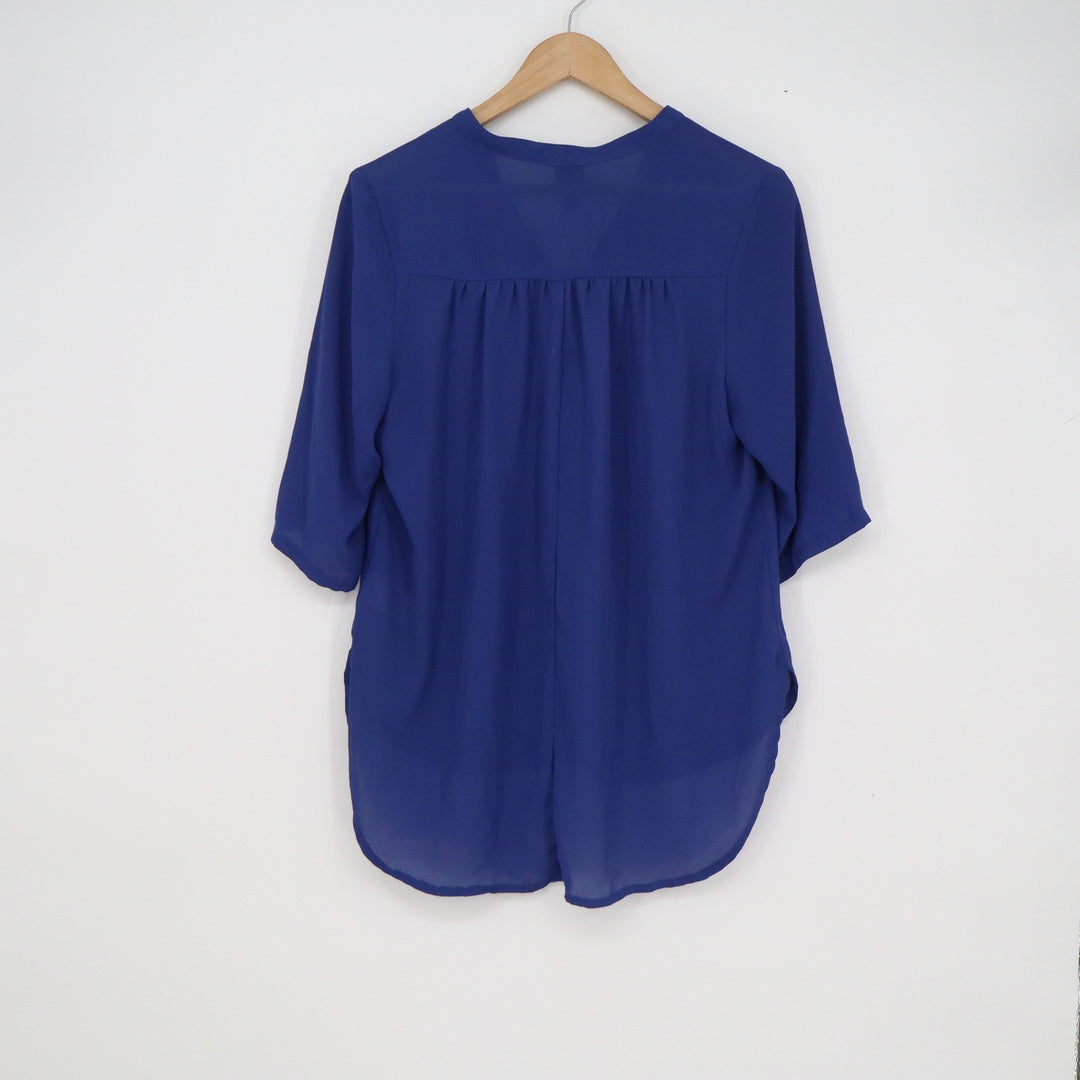 2b bebe Cobalt Blue High-Low Chiffon Blouse Womens Medium 3/4 Sleeve V-Neck Top