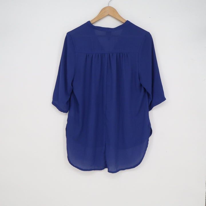 2b bebe Cobalt Blue High-Low Chiffon Blouse Womens Medium 3/4 Sleeve V-Neck Top