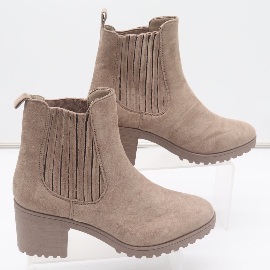 Qupid Womens Taupe Faux Suede Ribbed Chelsea Lug Sole Block Heel Ankle Boots 10