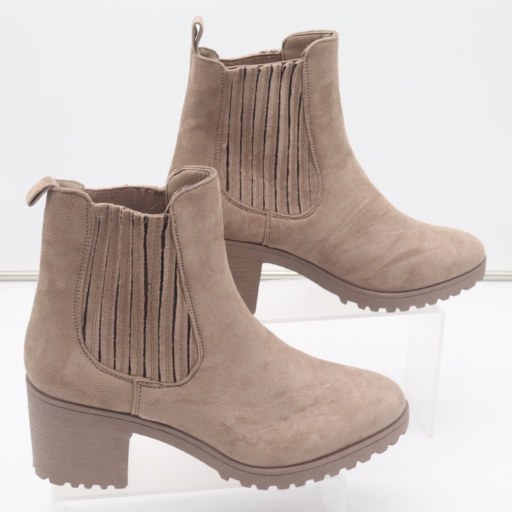 Qupid Womens Taupe Faux Suede Ribbed Chelsea Lug Sole Block Heel Ankle Boots 10