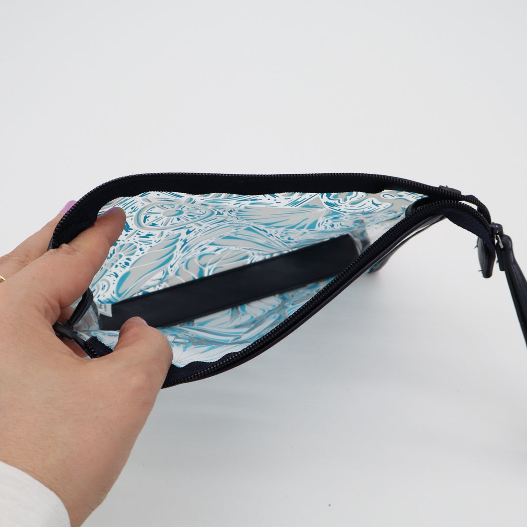 Vera Bradley Clear Beach Womens Wristlet Wallet Blue Sea Shells Distinctive