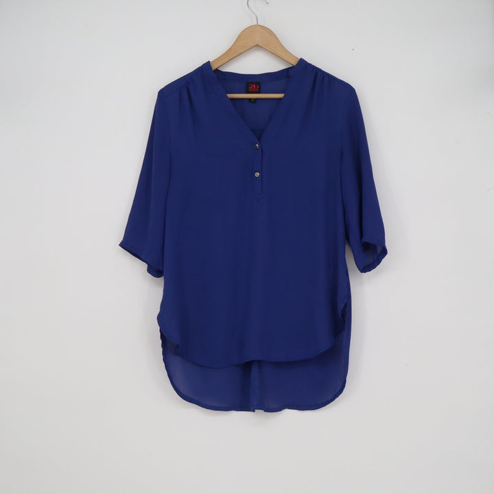 2b bebe Cobalt Blue High-Low Chiffon Blouse Womens Medium 3/4 Sleeve V-Neck Top