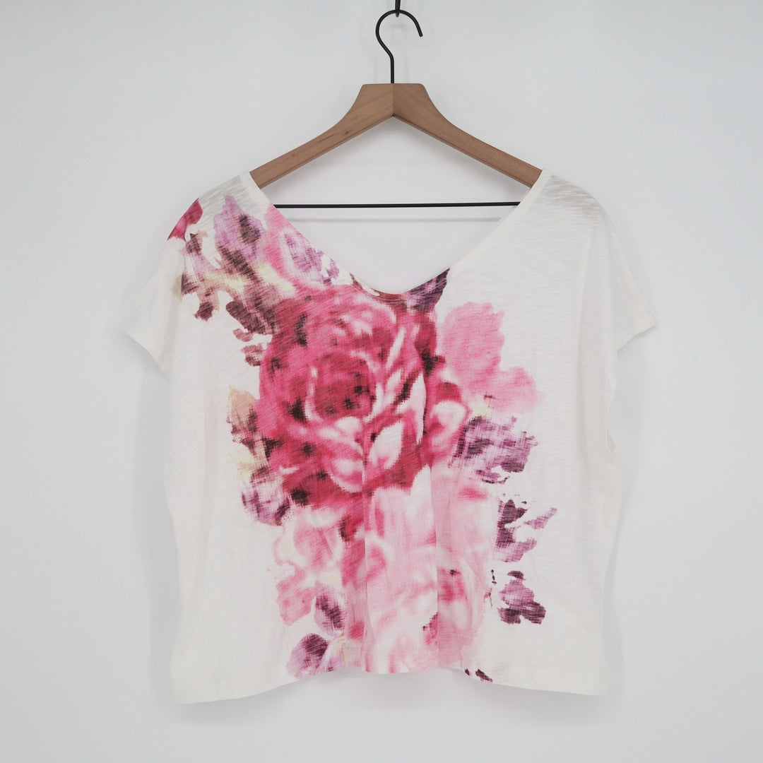 mark. T-Shirt Womens XXL White Pink Floral Rose V-Neck Short Sleeve Excellent