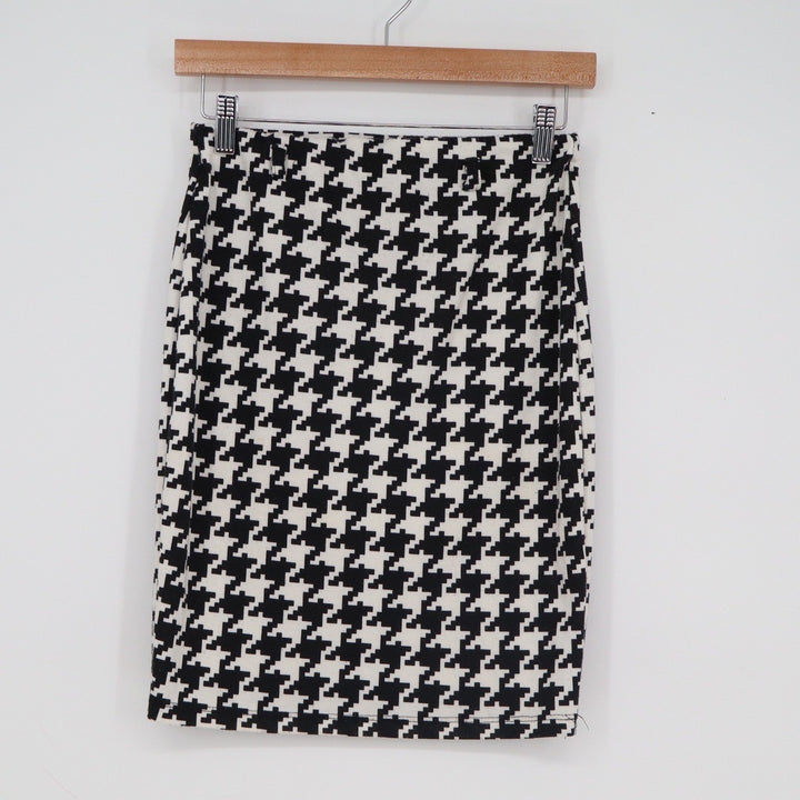 Silhouette NYC Houndstooth Pencil Skirt Black White Stretch Knit Medium