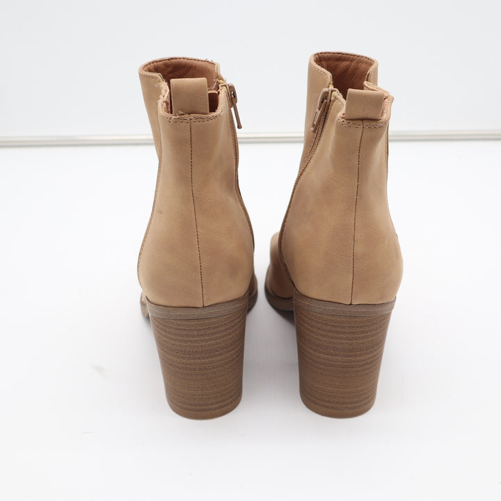 Universal Thread Tan Pointed Toe Block Heel Ankle Boots Size 8.5