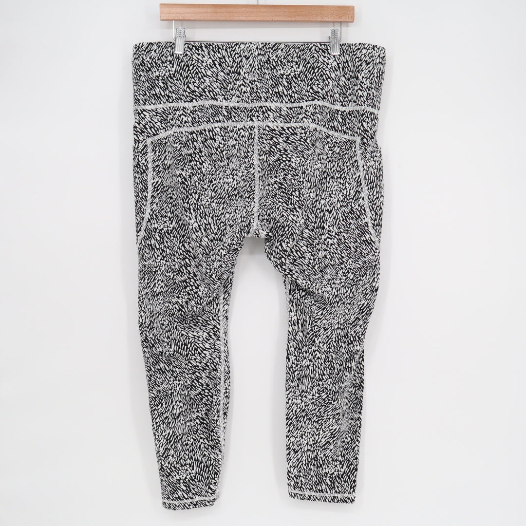 Athleta Ultimate Stash II Textured 7/8 Tight Leggings Black White Plus 2X SSA088