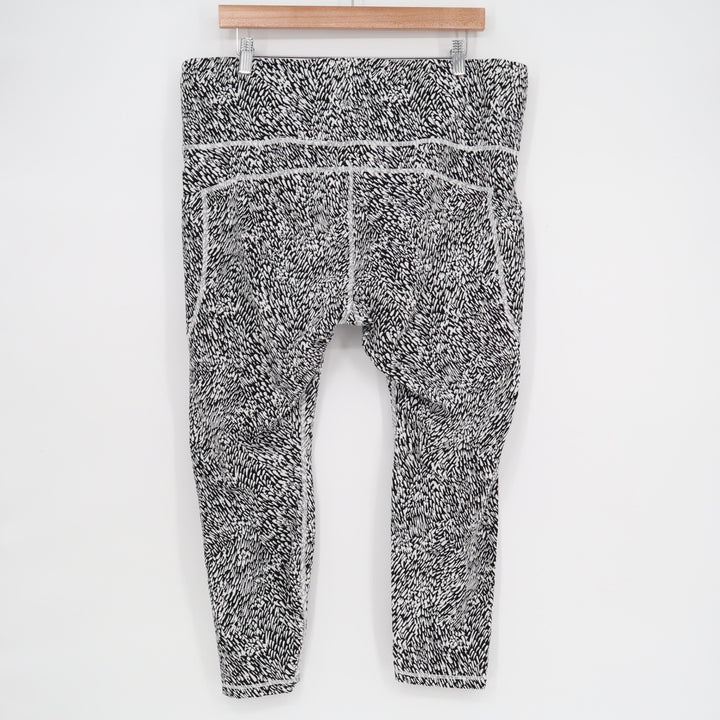 Athleta Ultimate Stash II Textured 7/8 Tight Leggings Black White Plus 2X SSA088