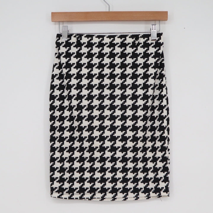 Silhouette NYC Houndstooth Pencil Skirt Black White Stretch Knit Medium