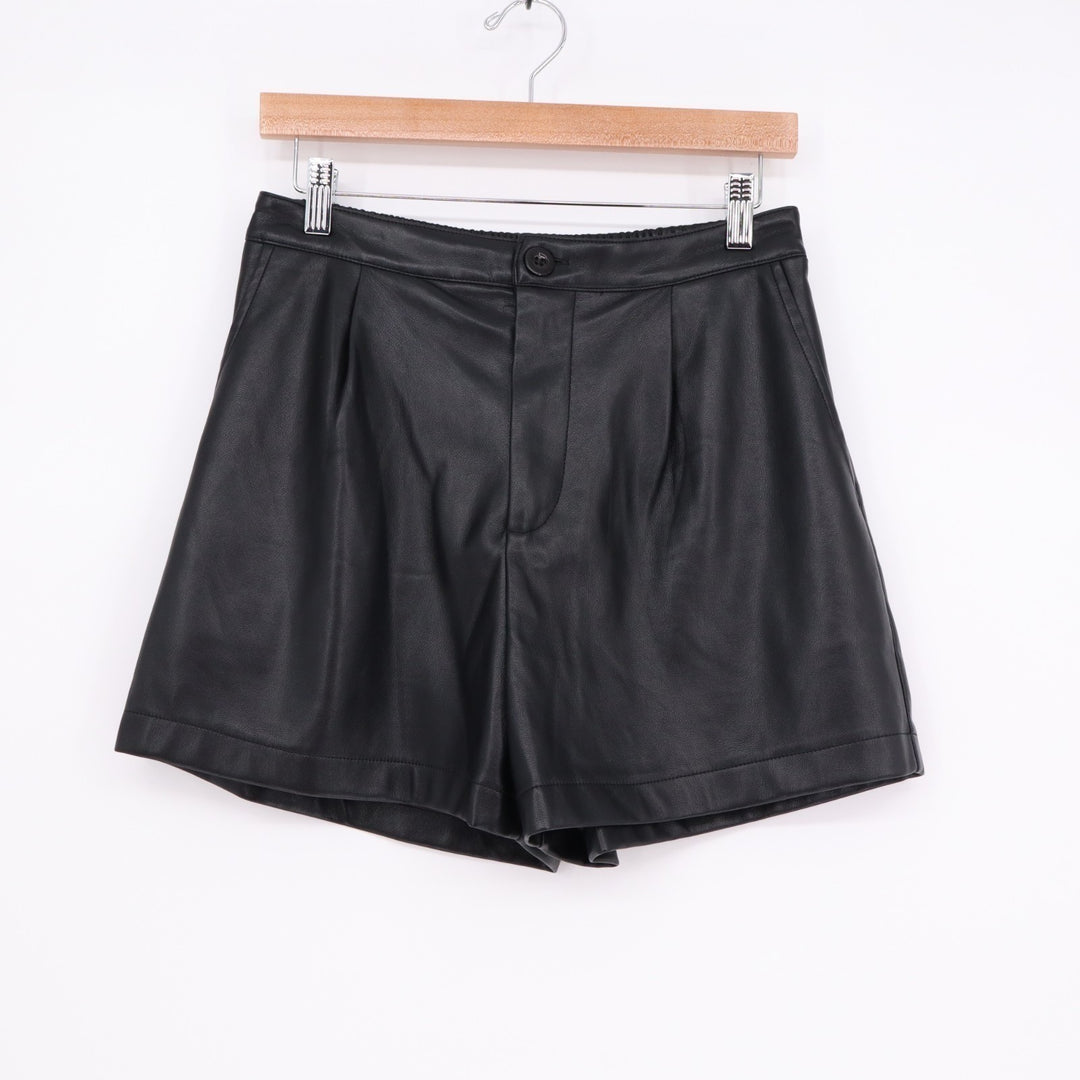 Allie Rose Faux Leather Chino Shorts Womens Medium Black Pleated Outdoor Zip Fly