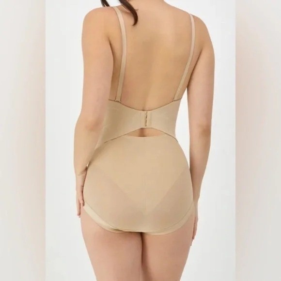 Maidenform Ultra-Firm Convertible Body Shaper With Underwire Bra Size 38D
