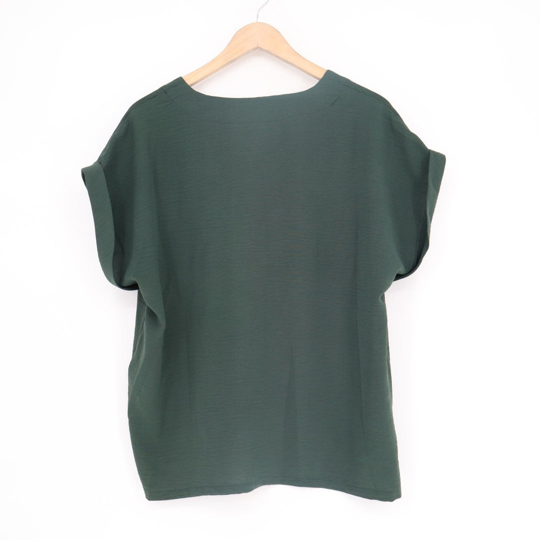 Bobeau Airflow T-Shirt Womens L Green Short Sleeve High Low Hem V-Neck Pullover