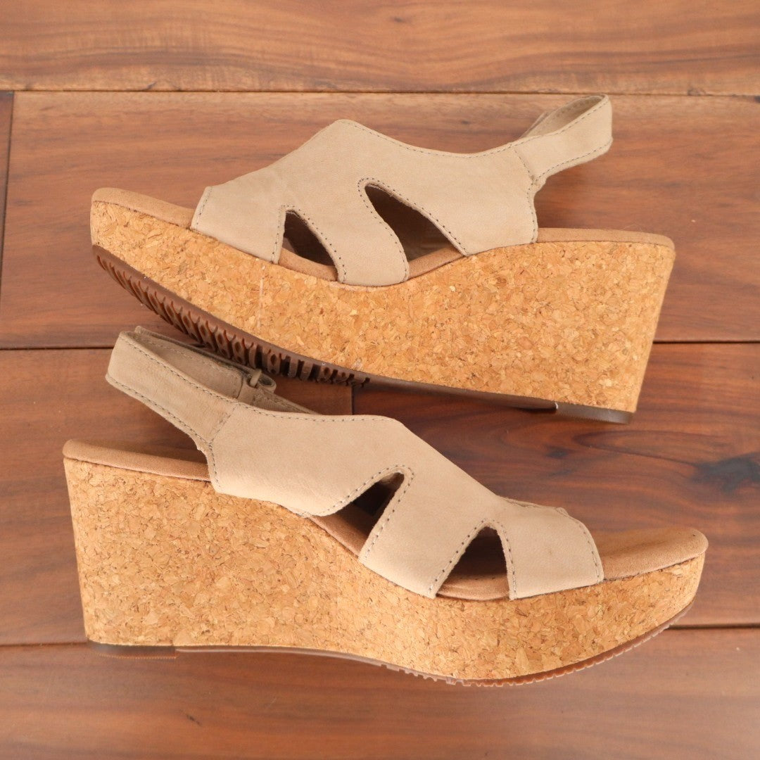Clarks Collection Annadel Bari Womens US 7M Nubuck Leather Beige Wedge Sandals