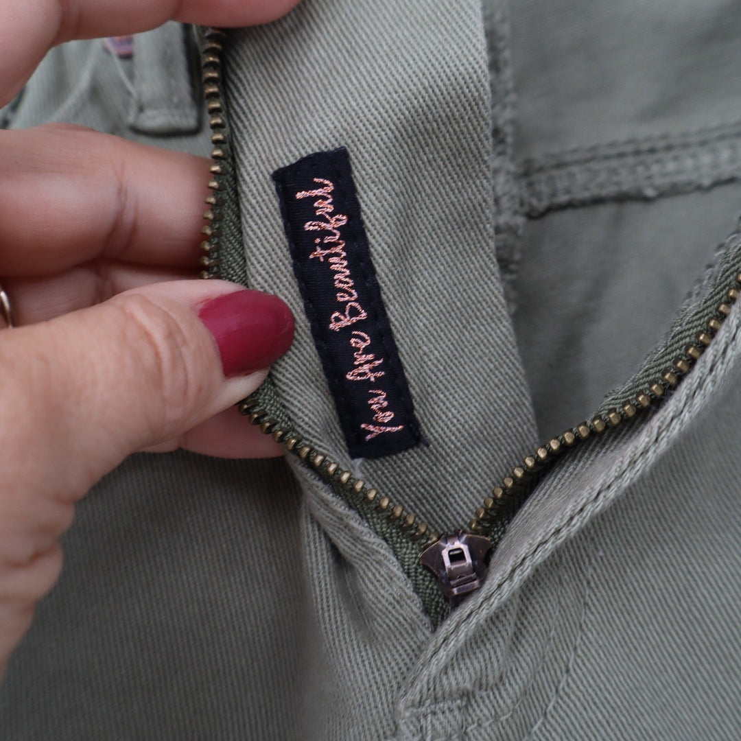 dollhouse Shorts Womens 9/10 Havana Bermuda Green Raw Hem Denim NEW