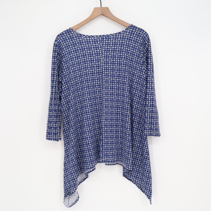 C'est La Vie Top Womens 2X Blue Geometric Sharkbite Hem 3/4 Sleeve Exc