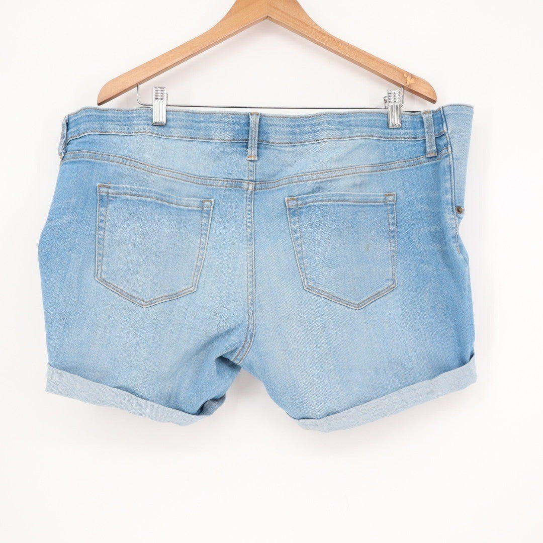 Ingrid & Isabel Maternity Midi Shorts Light Wash Denim Size 18 Cuffed