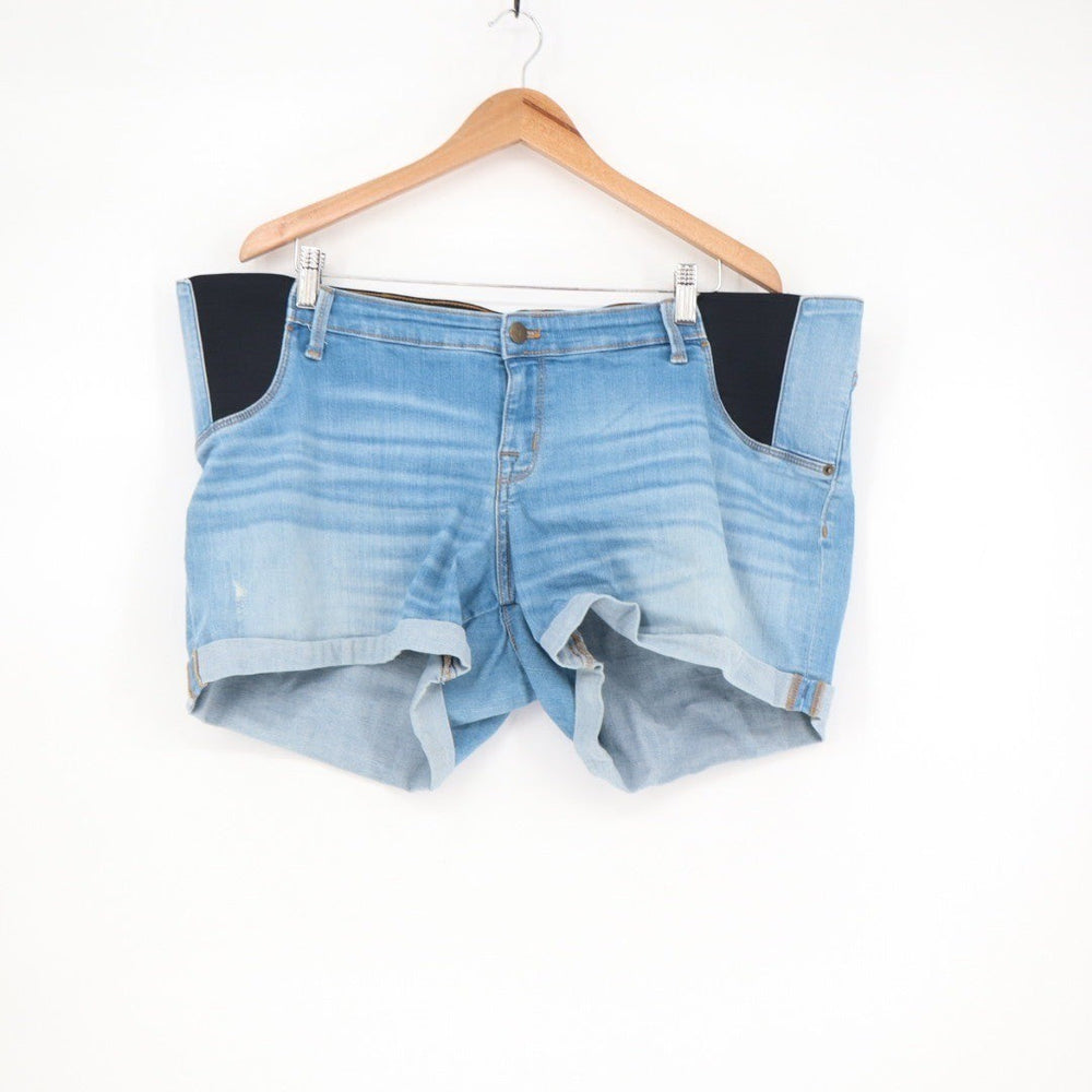 Ingrid & Isabel Maternity Midi Shorts Light Wash Denim Size 18 Cuffed