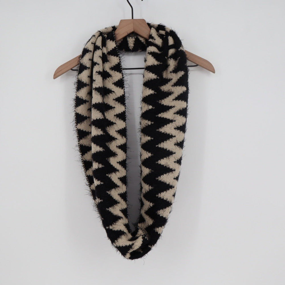Kimberly C Black Tan Zigzag Knit Infinity Scarf Fuzzy Loop Warm