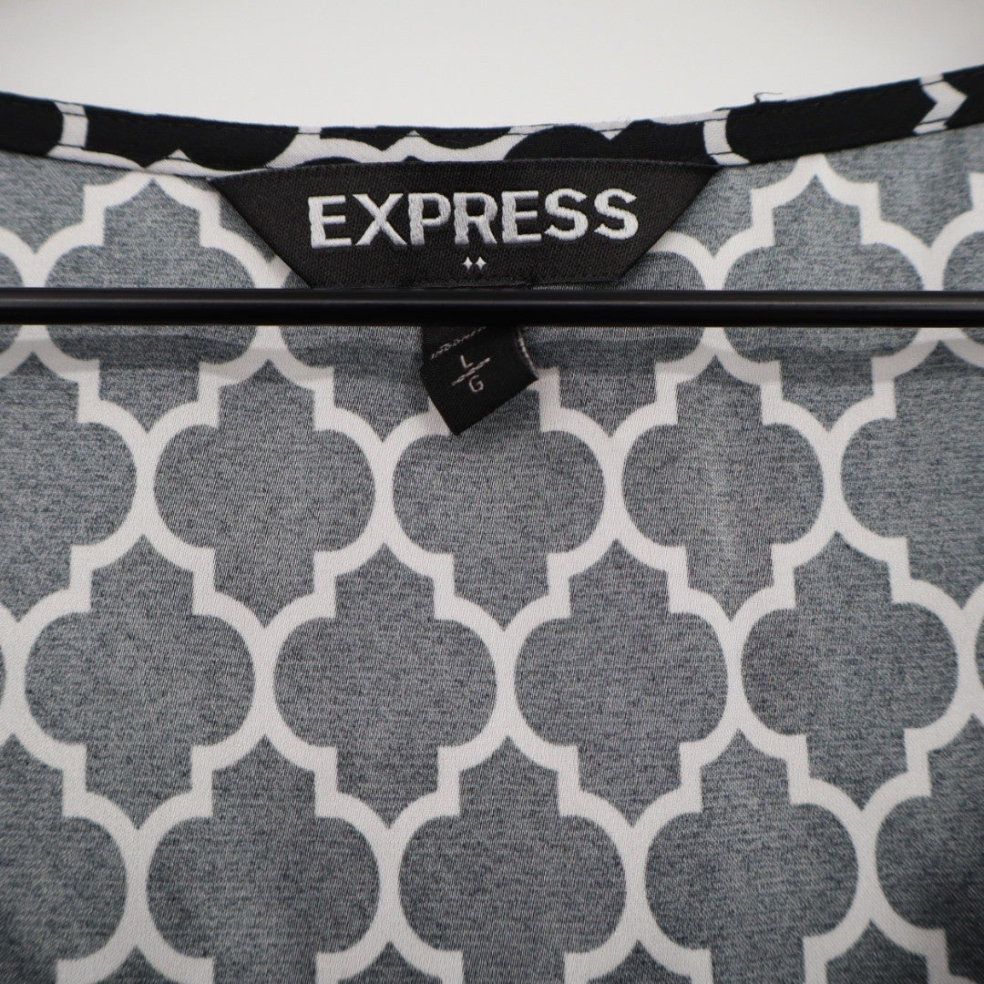 Express Black White Quatrefoil Print V Neck Zip Front Cap Sleeve Top Plus Size L