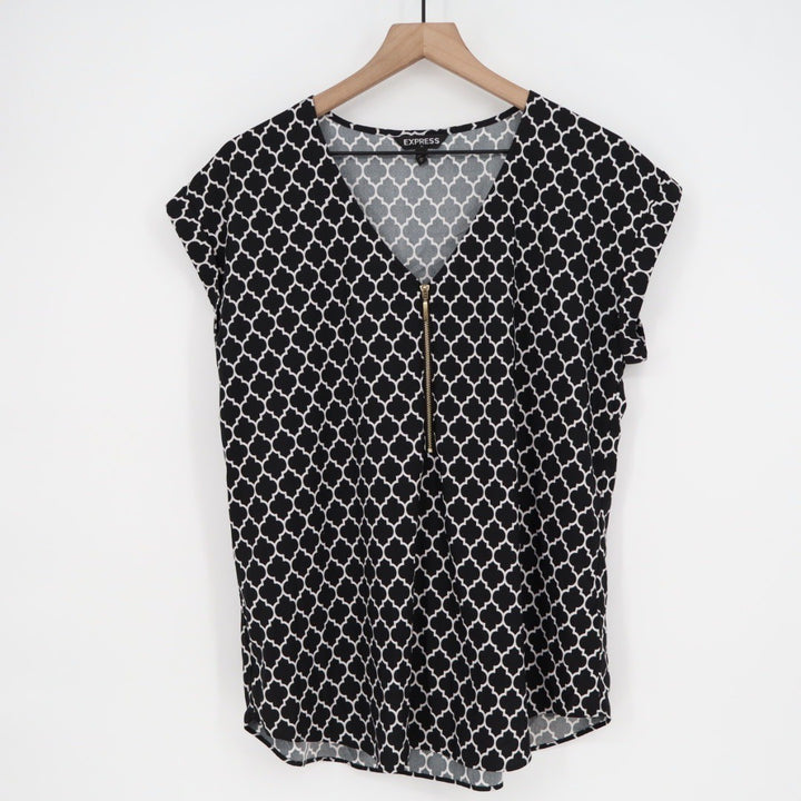 Express Black White Quatrefoil Print V Neck Zip Front Cap Sleeve Top Plus Size L