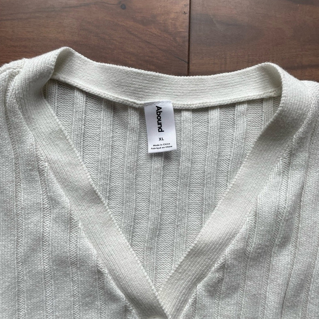 Abound Long Sleeve Ribbed V-Neck Cropped Knit Top Size XL
