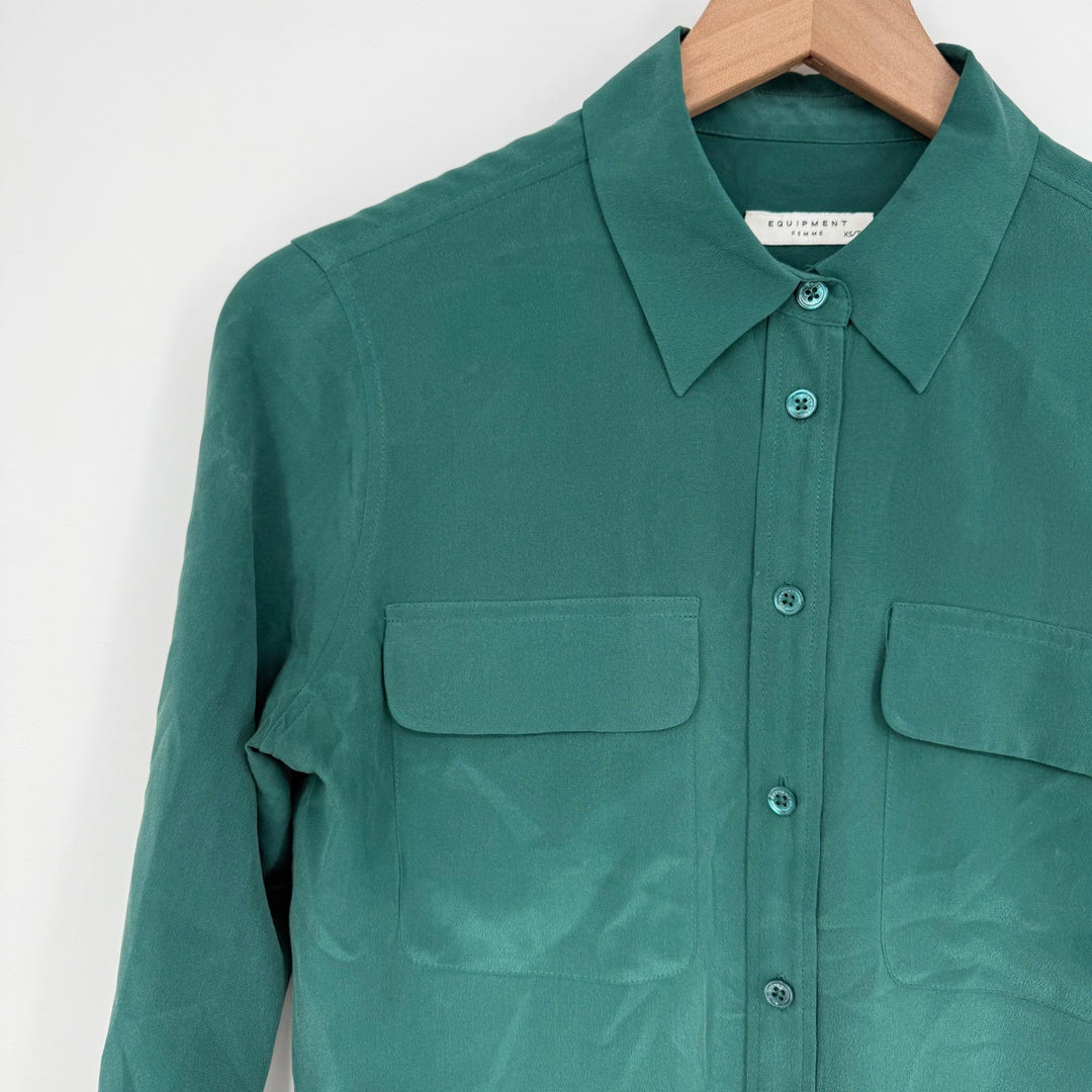 EQUIPMENT Femme Silk Button Down Shirt Green Long Sleeve Two Pocket Size XS