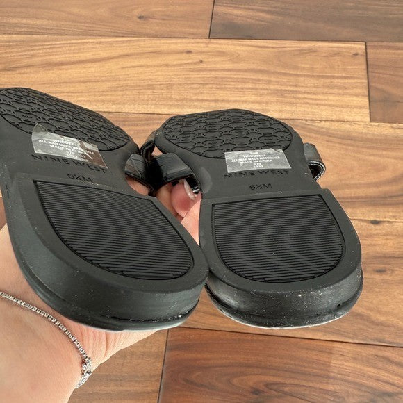 Nine West Black Croc Embossed Criss Cross Toe Ring Thong Sandals