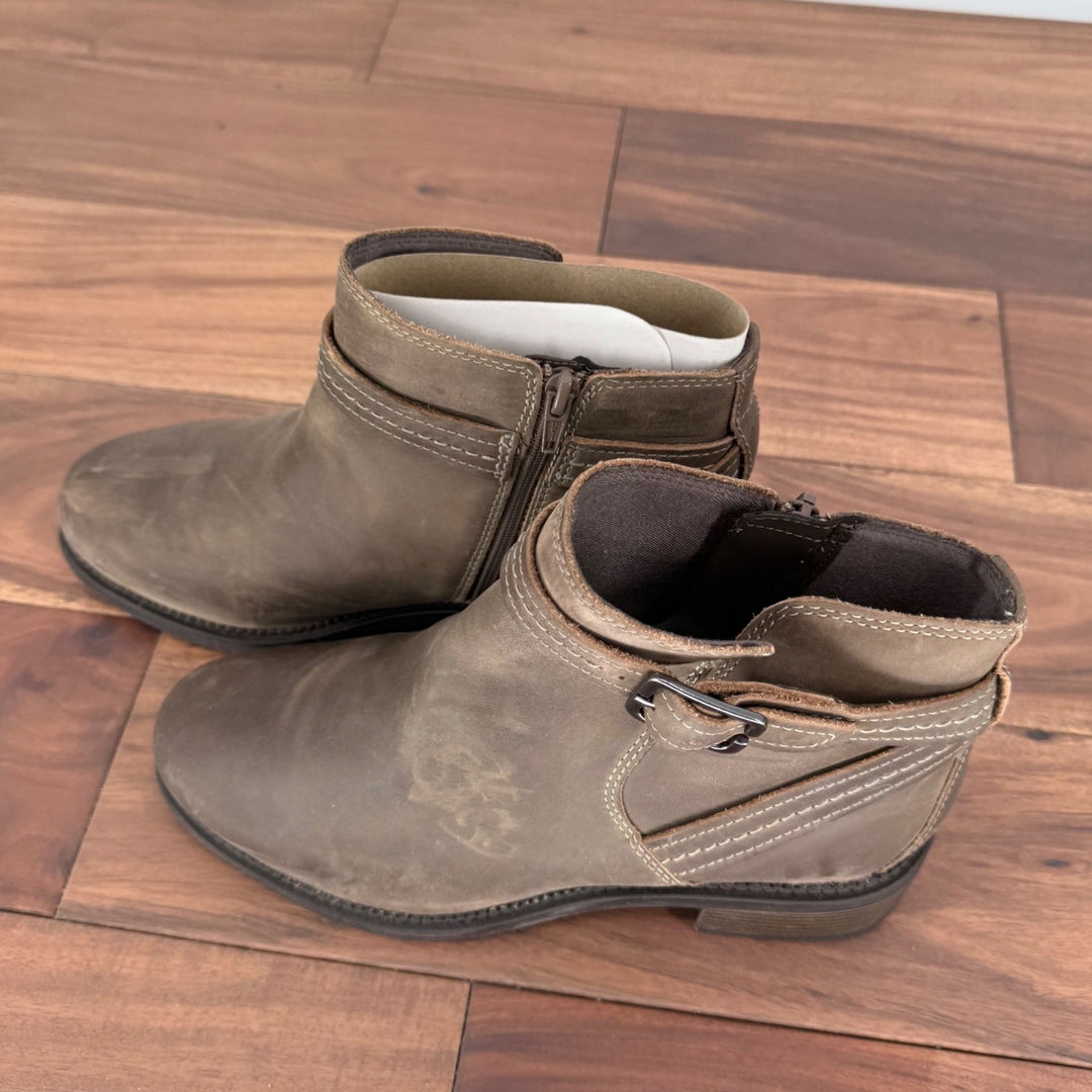 Clarks Womens Brown Leather Ankle Boots Buckle Accent Zip Up Booties