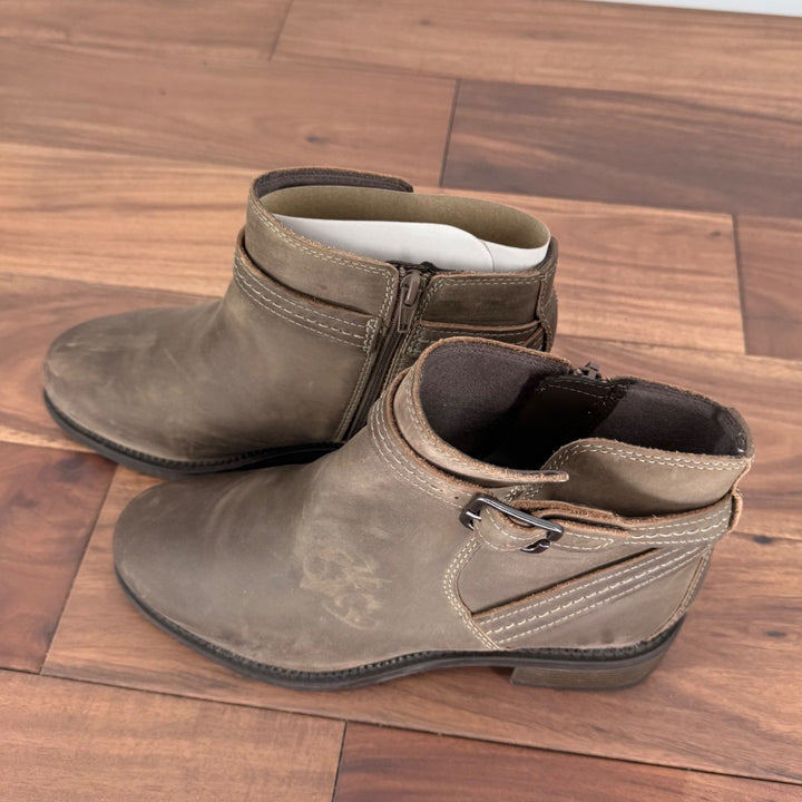 Clarks Womens Brown Leather Ankle Boots Buckle Accent Zip Up Booties