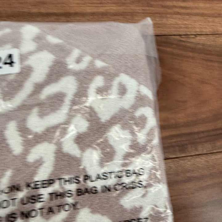 Barefoot Dreams CozyChic Ultra Lite Ocean Breeze Poncho Womens Rose Animal