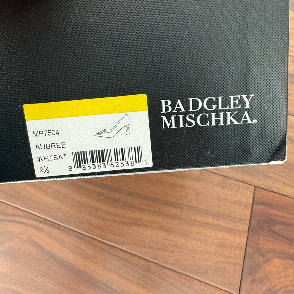 Badgley Mischka Aubree Pointed Toe Stiletto Pumps With Crystal Buckle Size 9.5