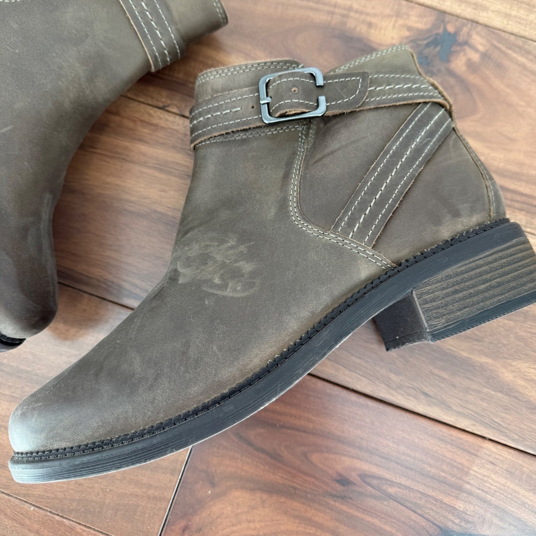 Clarks Womens Brown Leather Ankle Boots Buckle Accent Zip Up Booties