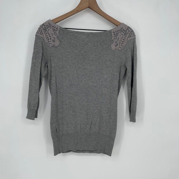 Forever 21 Gray Lace Neckline 3/4 Sleeve Sweater Top Womens Size S