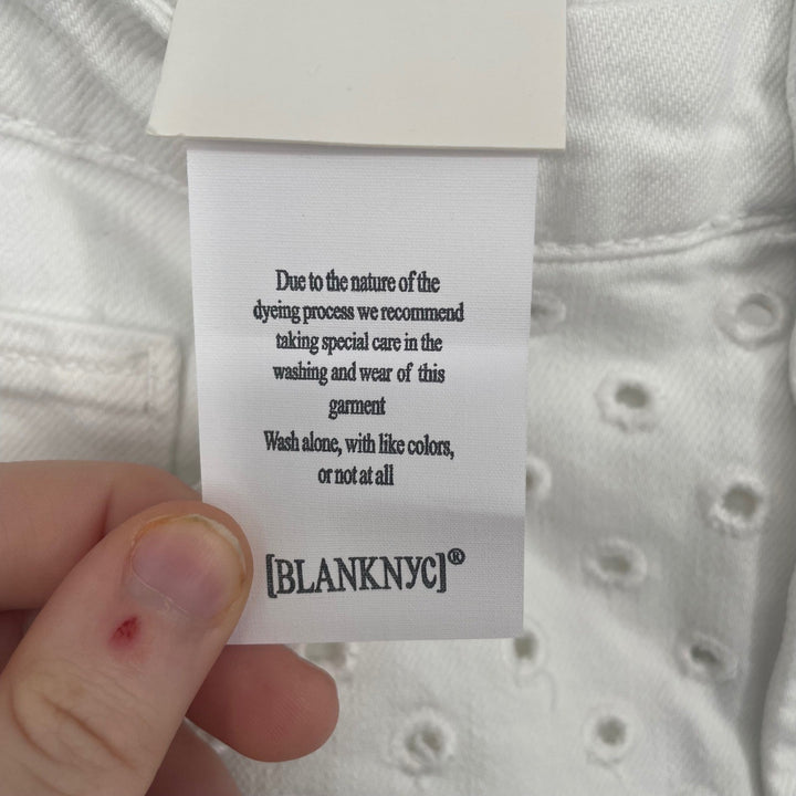 [BLANKNYC] The Barrow White Eyelet Denim Shorts Size 25 Raw Hem
