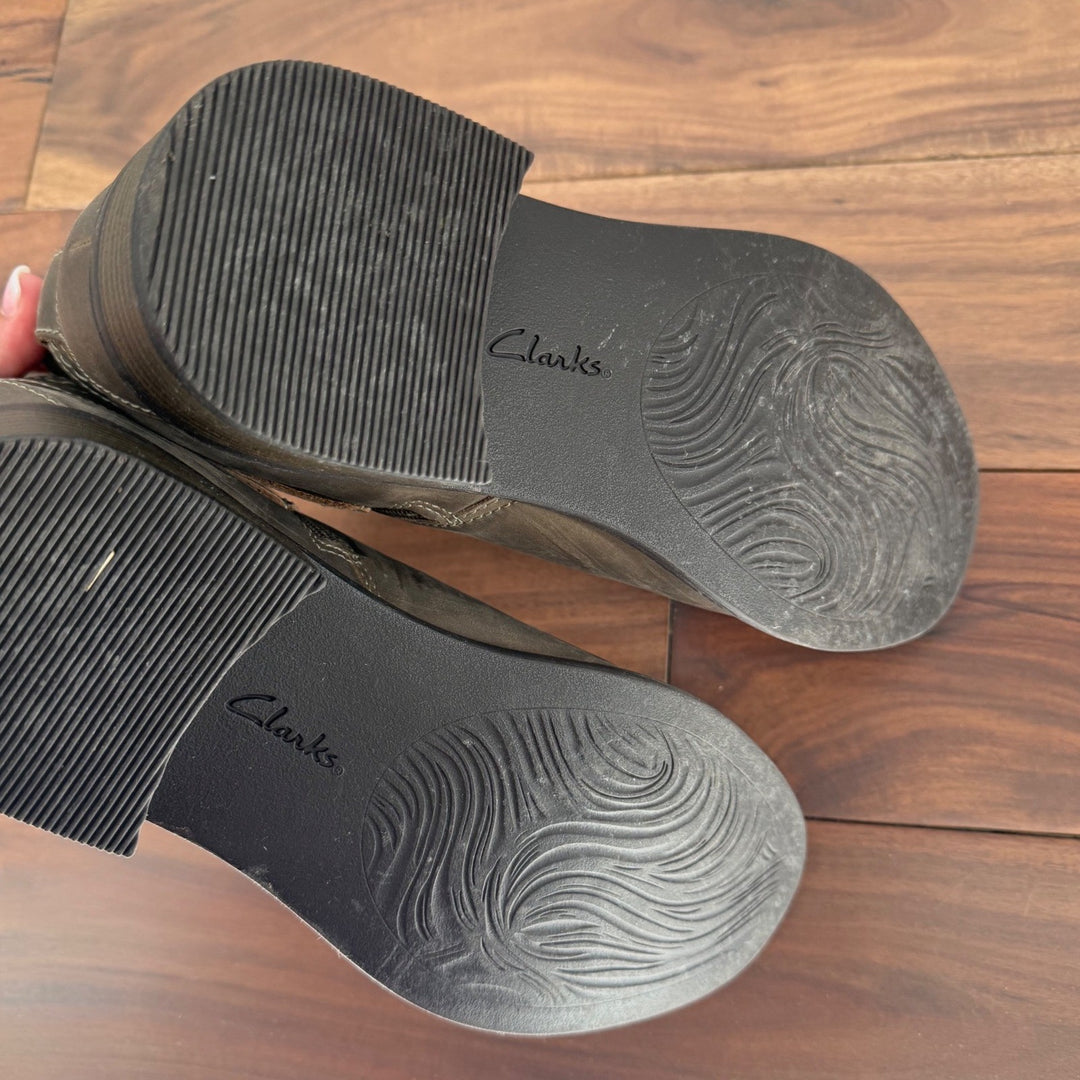 Clarks Womens Brown Leather Ankle Boots Buckle Accent Zip Up Booties